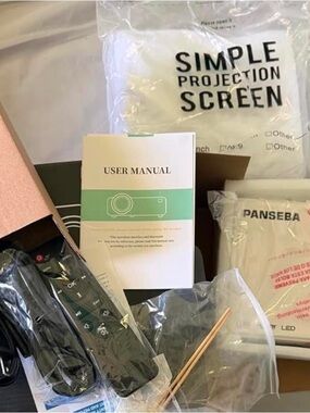 White Projector Screen & Accessories Kit